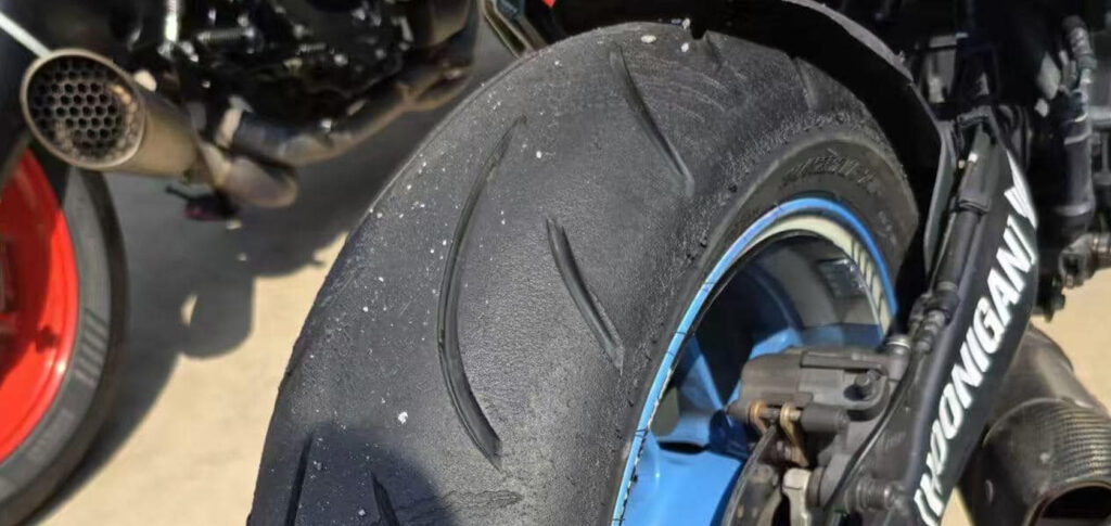 Temperature performance chart for slick tires compared to street tires